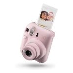 ⁦كاميرا فورية Fujifilm Instax Mini 12 – لون وردي⁩ - الصورة ⁦2⁩