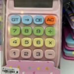 מחשבון צבעוני בינוני 15.8X9.3X2.5 ס"מ (3 צבעים) (12) 25