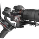מייצב למצלמות DSLR ומצלמות MIRRORLESS גדולות עד משקל 3 ק"ג - קיט Weebill S Pro Kit הקיט כולל: מנוע מיקוד/זום, מחזיק לסמארטפון, משדר אלחוטי וכבלים HDMI לחיבור המצלמה לגימבל
