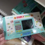 מכשיר לימודי אלקטרוני רב-תכליתי לילדים עם לוח כתיבה LCD