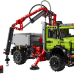 לגו Technic - Mercedes-Benz Unimog U 5023 עם עגורן (42242)
